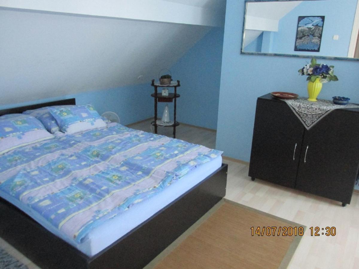 Holiday Home In Balatonkeresztur 19455 Chambre photo